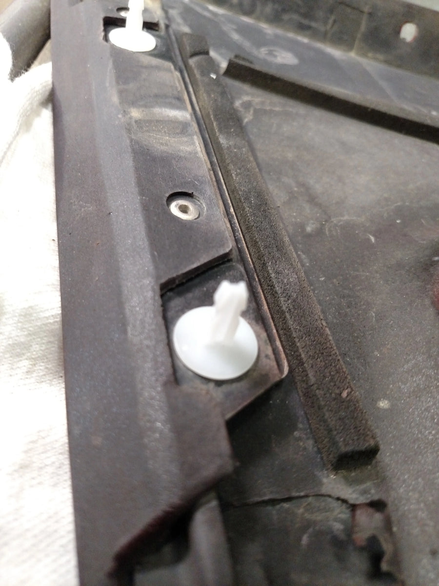 Genuine OEM JZA80 Supra Rear Quarter Skirt Duct Male Clip 766472001